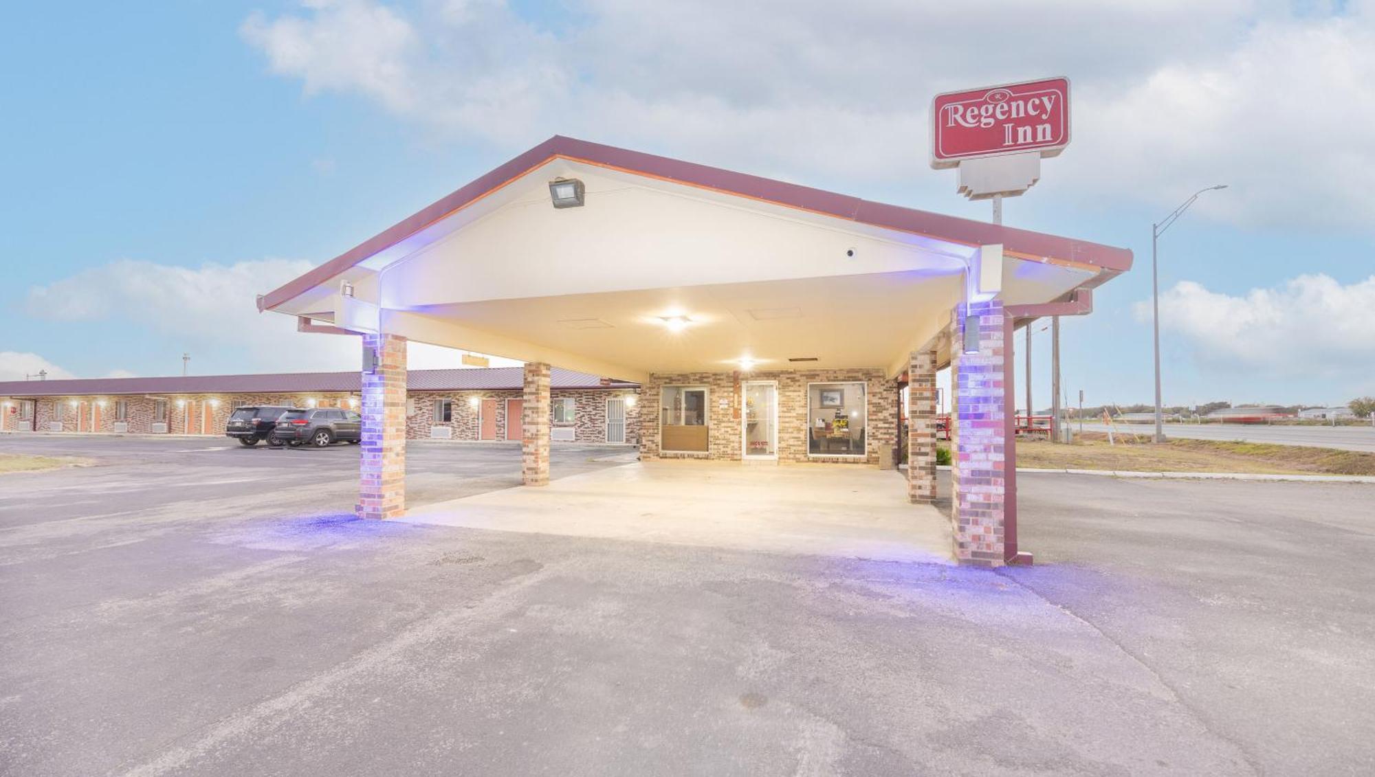 Regency Inn Hondo ภายนอก รูปภาพ