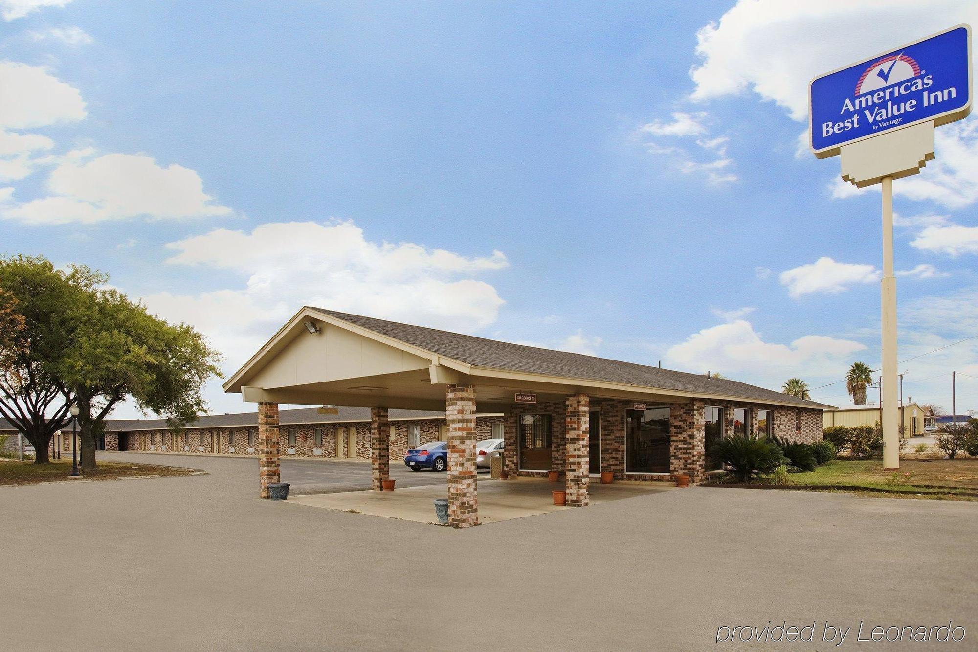 Regency Inn Hondo ภายนอก รูปภาพ