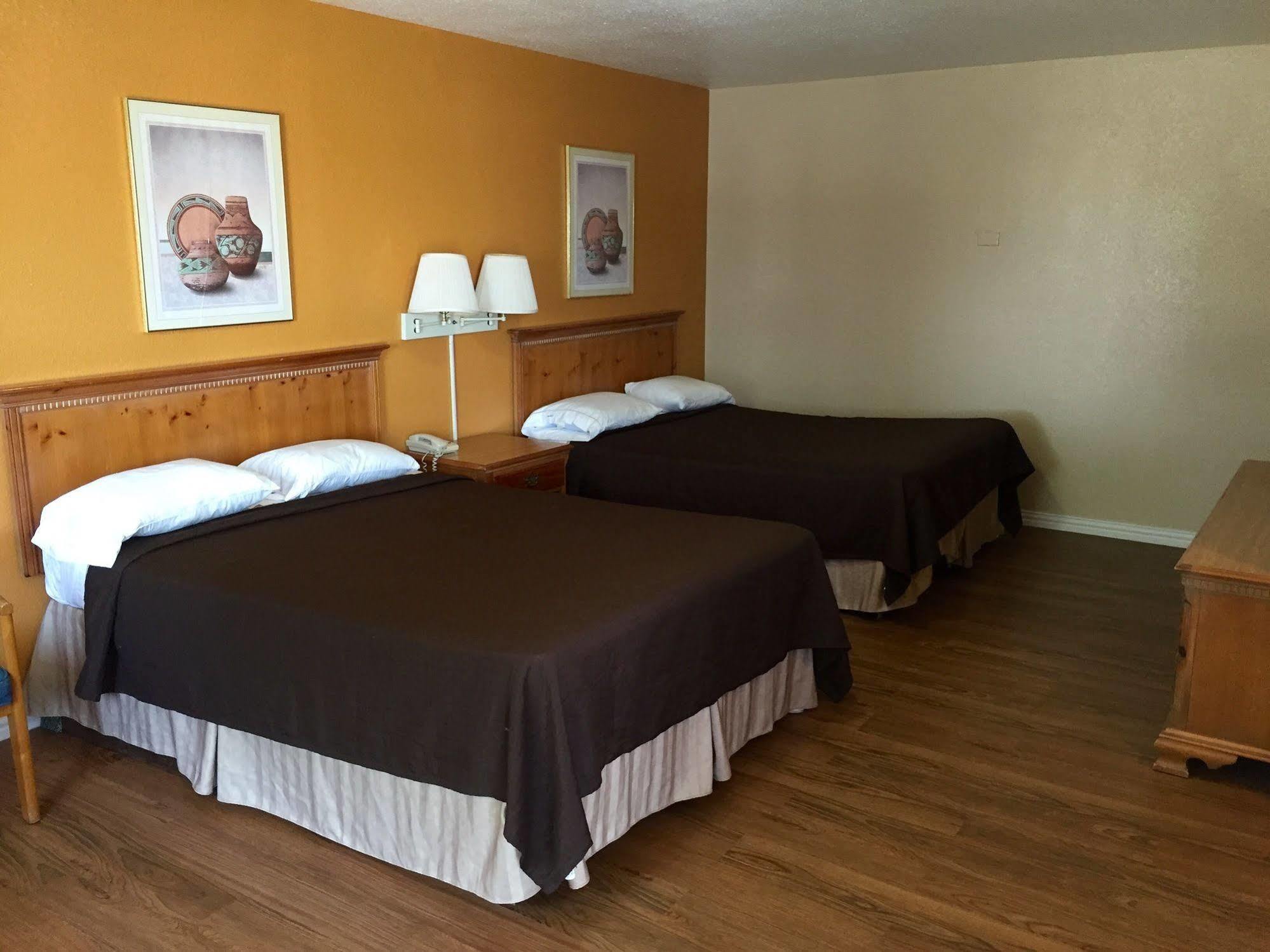 Regency Inn Hondo ภายนอก รูปภาพ